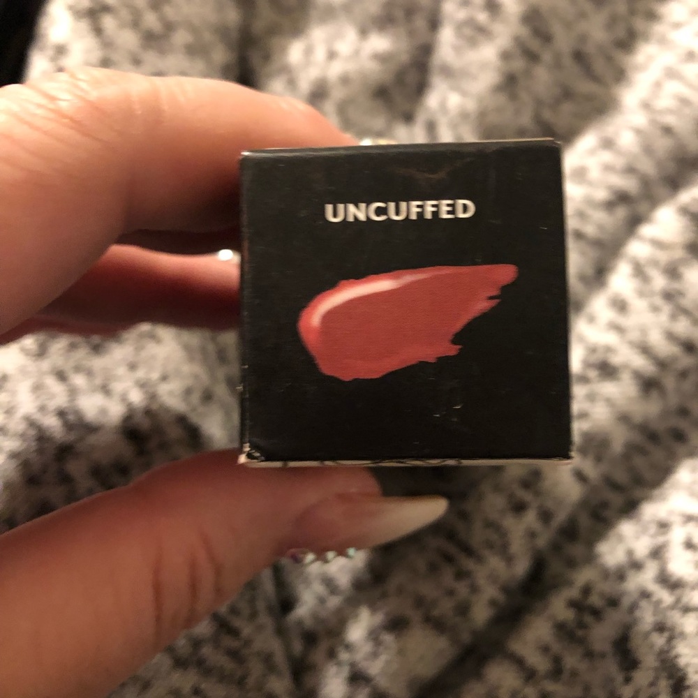 Fenty Uncuffed Stunna Lip Paint - Picture 2 of 3